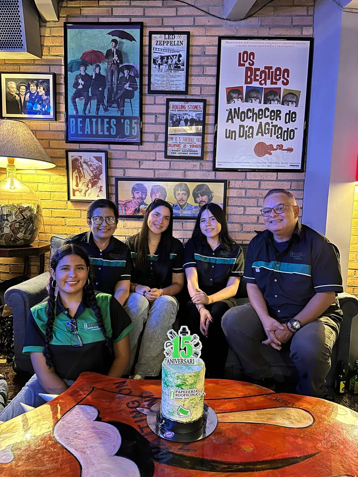 Equipo de Papelería Suoficina celebrando los 15 años del negocio